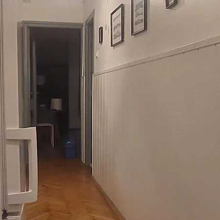 Ap 21 Edgar Quinet- Piata Universitatii * Bukareszt