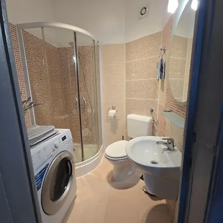 Ap 21 Edgar Quinet- Piata Universitatii *